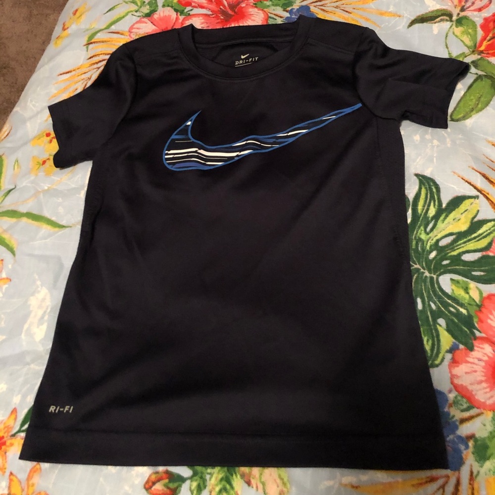 Navy Blue Nike T-shirt Boys Size 6
